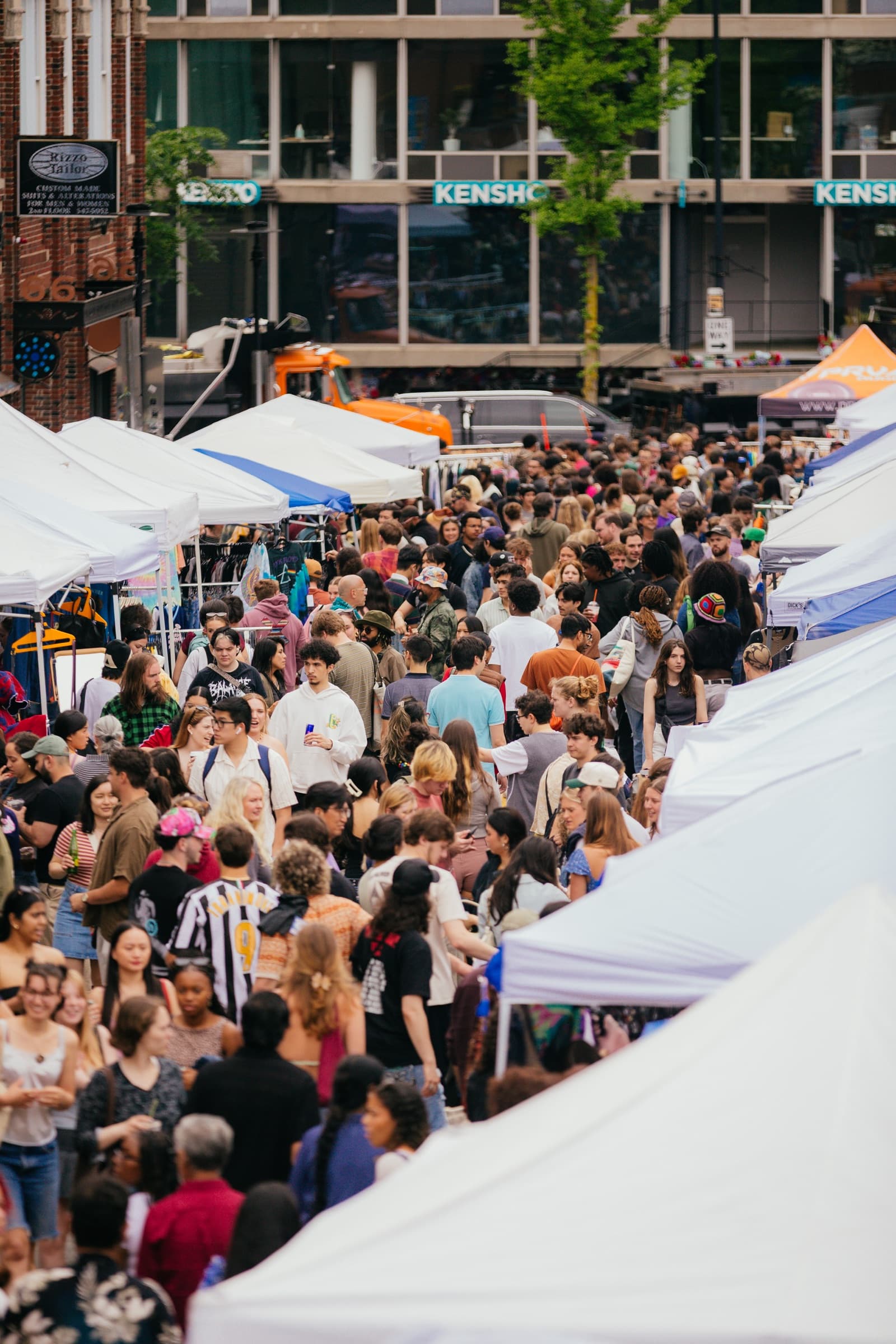 Crowd attending a Select Markets event